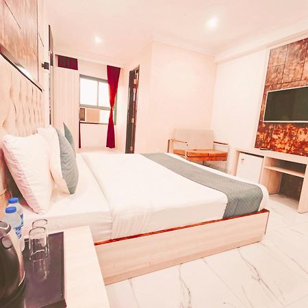 Hotel The Almora By Rs Global Near By Delhi International Airport With - Free Airport Drop นิวเดลี ภายนอก รูปภาพ