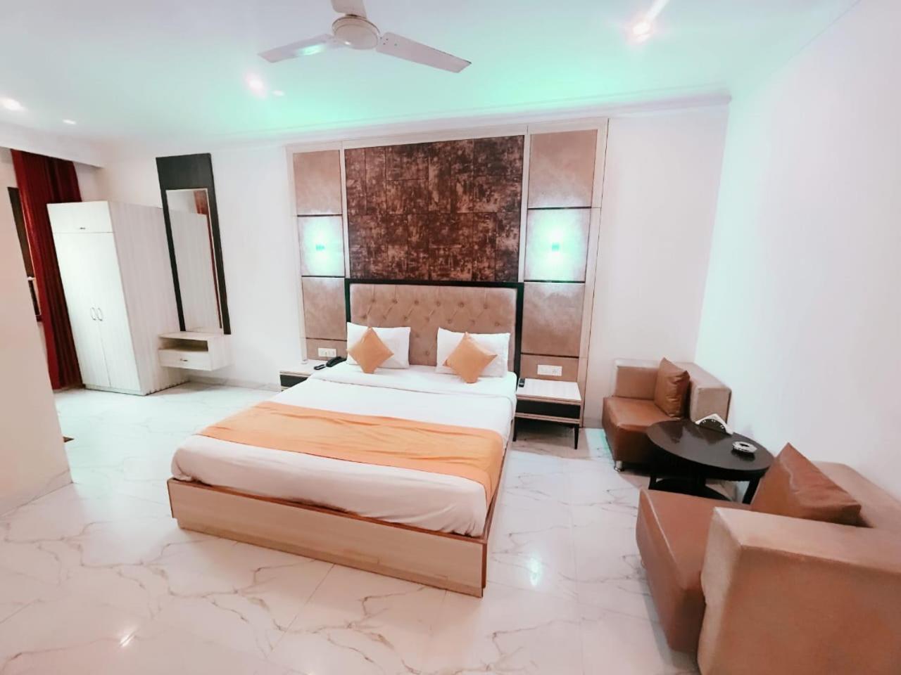 Hotel The Almora By Rs Global Near By Delhi International Airport With - Free Airport Drop นิวเดลี ภายนอก รูปภาพ
