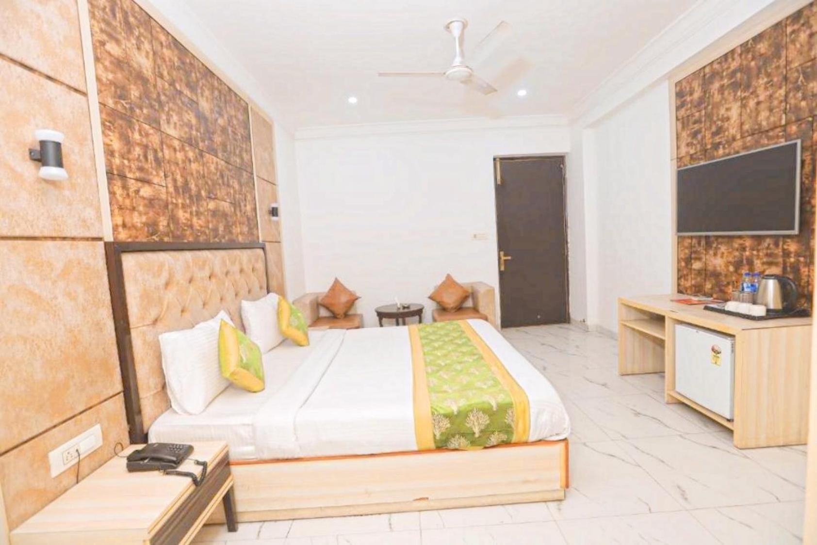 Hotel The Almora By Rs Global Near By Delhi International Airport With - Free Airport Drop นิวเดลี ภายนอก รูปภาพ