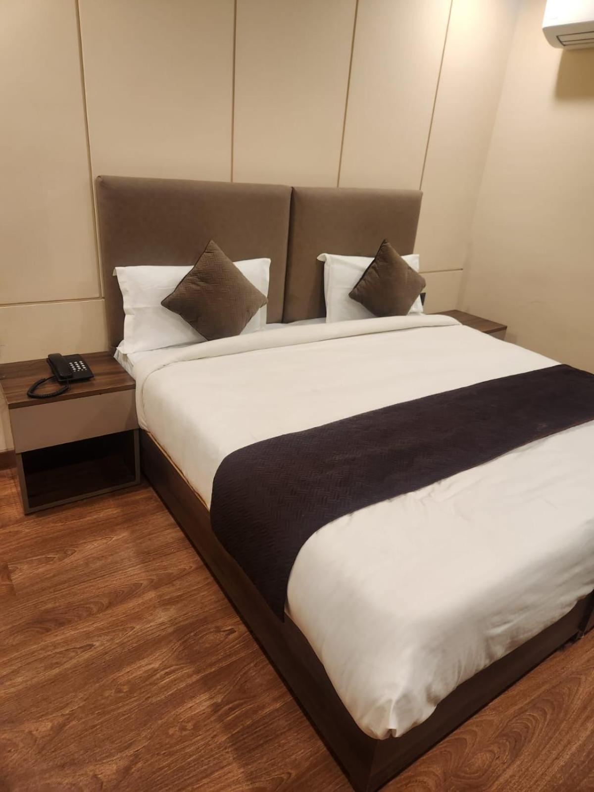 Hotel The Almora By Rs Global Near By Delhi International Airport With - Free Airport Drop นิวเดลี ภายนอก รูปภาพ