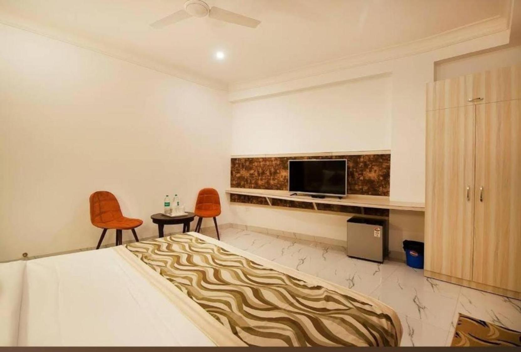 Hotel The Almora By Rs Global Near By Delhi International Airport With - Free Airport Drop นิวเดลี ภายนอก รูปภาพ