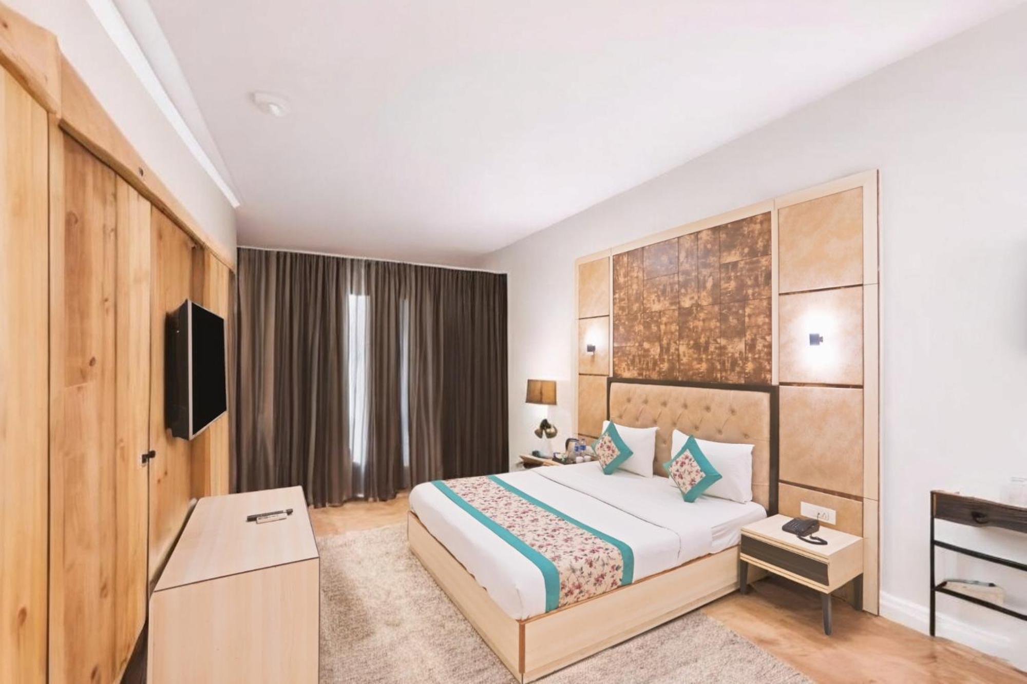 Hotel The Almora By Rs Global Near By Delhi International Airport With - Free Airport Drop นิวเดลี ภายนอก รูปภาพ