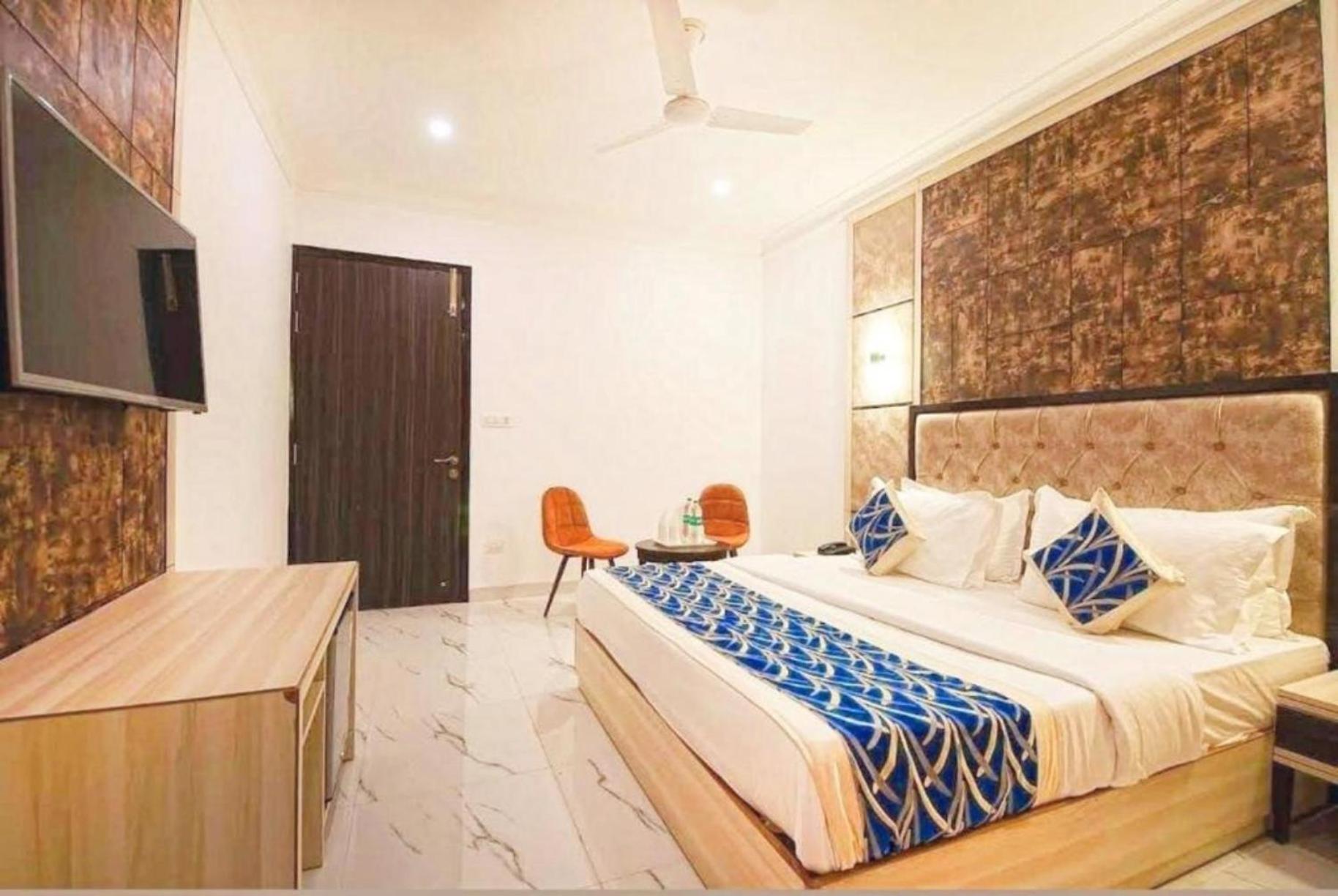 Hotel The Almora By Rs Global Near By Delhi International Airport With - Free Airport Drop นิวเดลี ภายนอก รูปภาพ