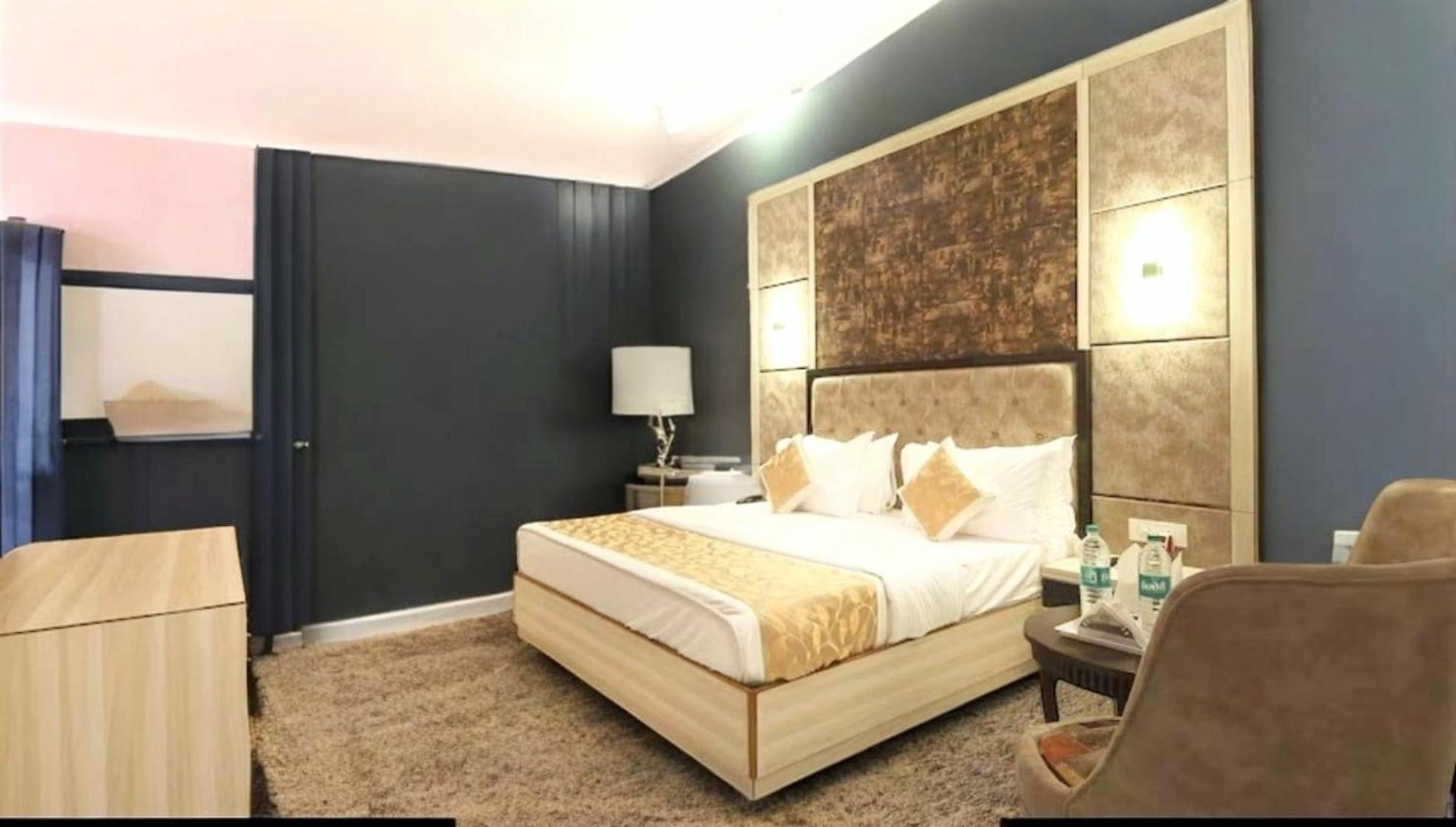 Hotel The Almora By Rs Global Near By Delhi International Airport With - Free Airport Drop นิวเดลี ภายนอก รูปภาพ