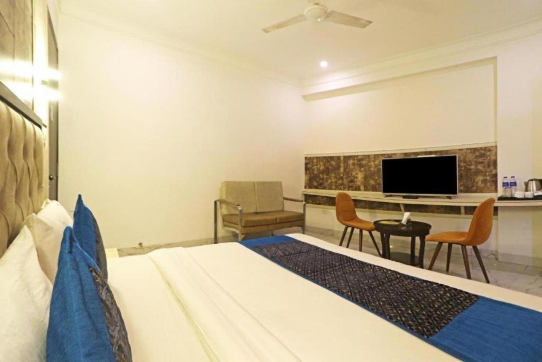 Hotel The Almora By Rs Global Near By Delhi International Airport With - Free Airport Drop นิวเดลี ภายนอก รูปภาพ