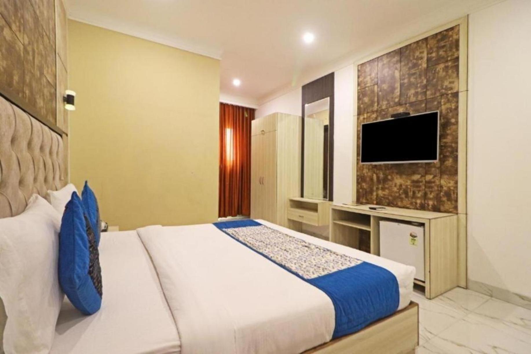 Hotel The Almora By Rs Global Near By Delhi International Airport With - Free Airport Drop นิวเดลี ภายนอก รูปภาพ