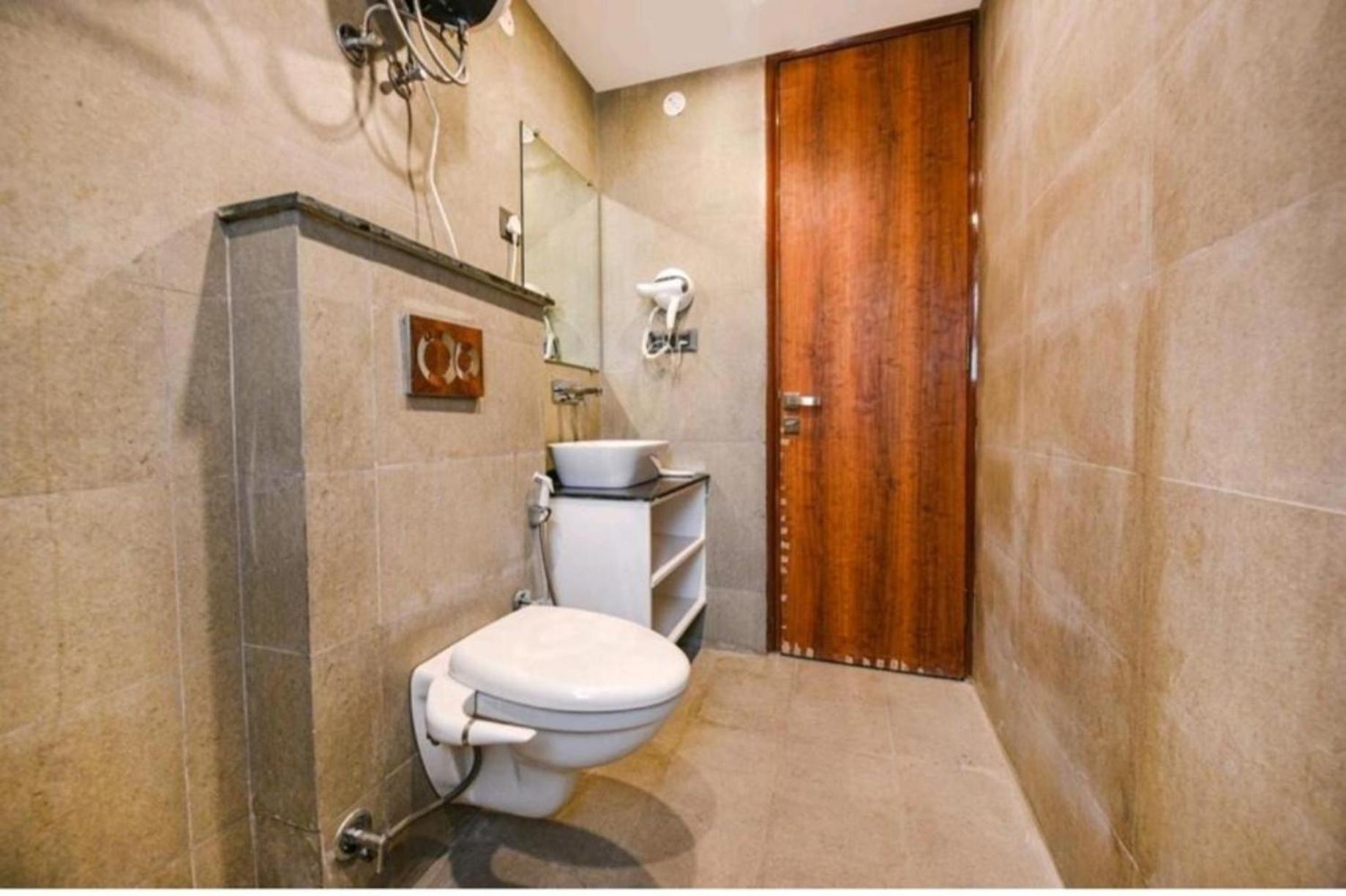 Hotel The Almora By Rs Global Near By Delhi International Airport With - Free Airport Drop นิวเดลี ภายนอก รูปภาพ