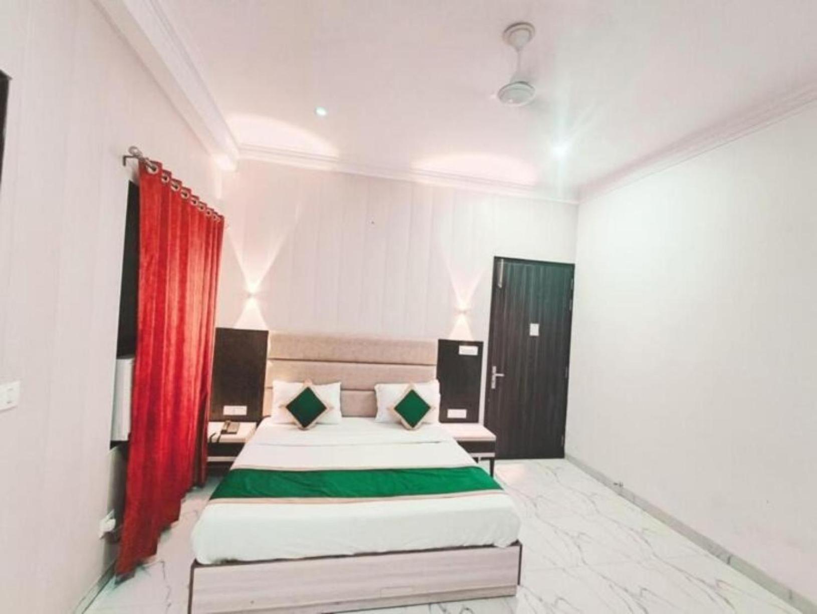 Hotel The Almora By Rs Global Near By Delhi International Airport With - Free Airport Drop นิวเดลี ภายนอก รูปภาพ