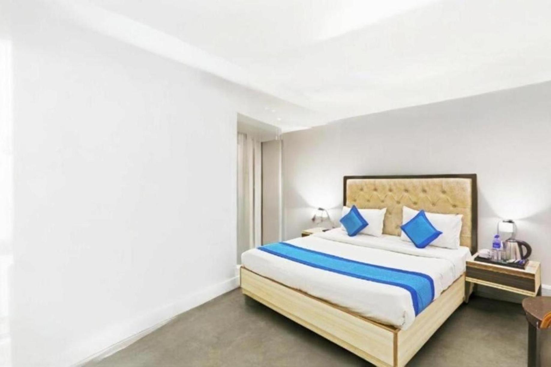 Hotel The Almora By Rs Global Near By Delhi International Airport With - Free Airport Drop นิวเดลี ภายนอก รูปภาพ