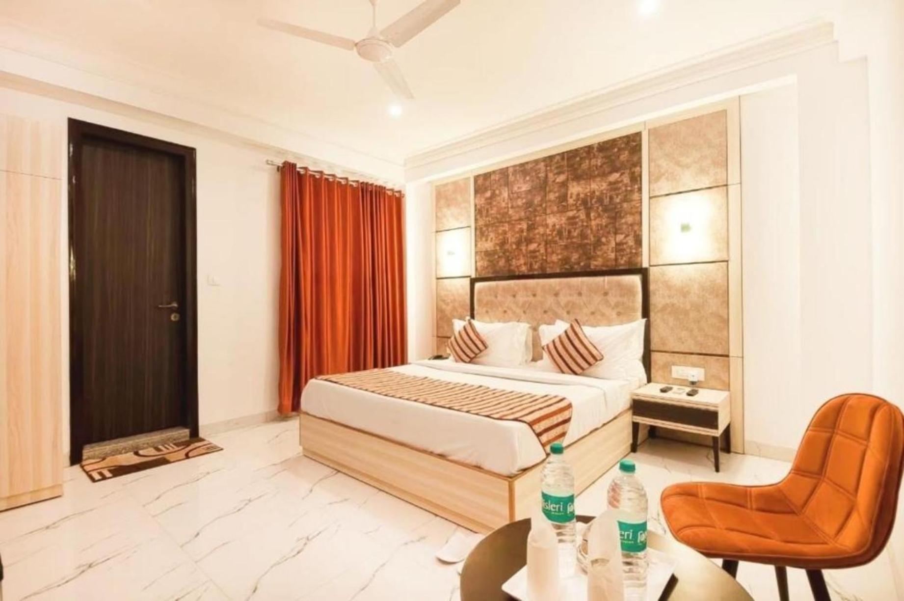 Hotel The Almora By Rs Global Near By Delhi International Airport With - Free Airport Drop นิวเดลี ภายนอก รูปภาพ